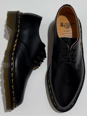 Vintage Dr. Martens England Point Toe Black Leather Ballerina MIE Oxfords UK 4